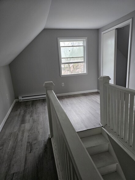 Building Photo - 128 Henderson St