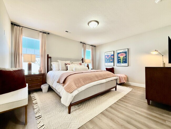 Building Photo - Cozy Equestrian Themed Getaway in Wilmington