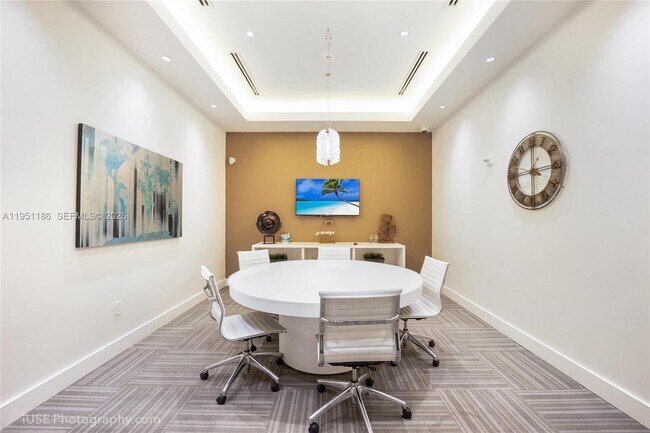 Building Photo - 999 SW 1st Ave