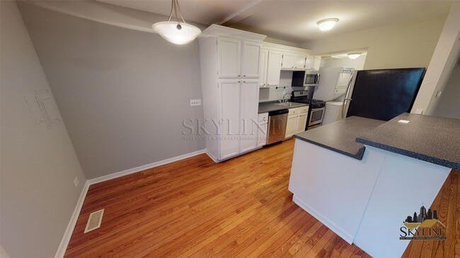 Building Photo - 240 Chippewa Court Unit B