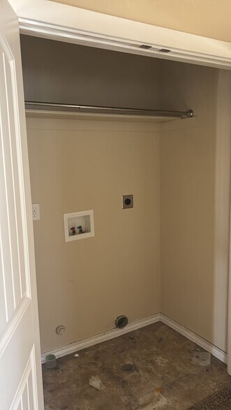 Building Photo - 469 S Coleman St