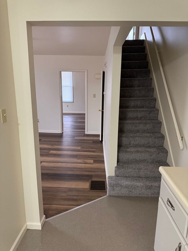 Building Photo - 112 S Fayette St