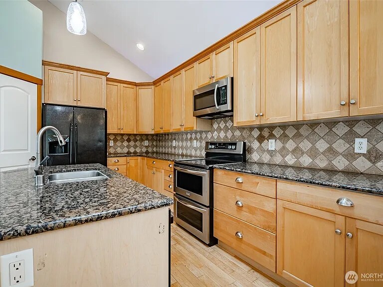 Building Photo - 4824 Willow Dr