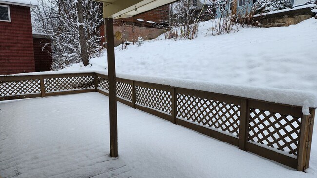 Building Photo - Four Bedroom Single Family Home in Bradford PA! Off Street Parking!