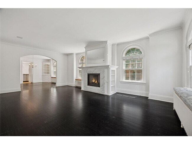 Building Photo - 1785 Dupont Ave S