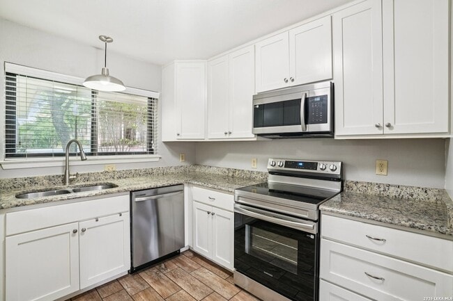 Building Photo - 6106 Vance Jackson Rd