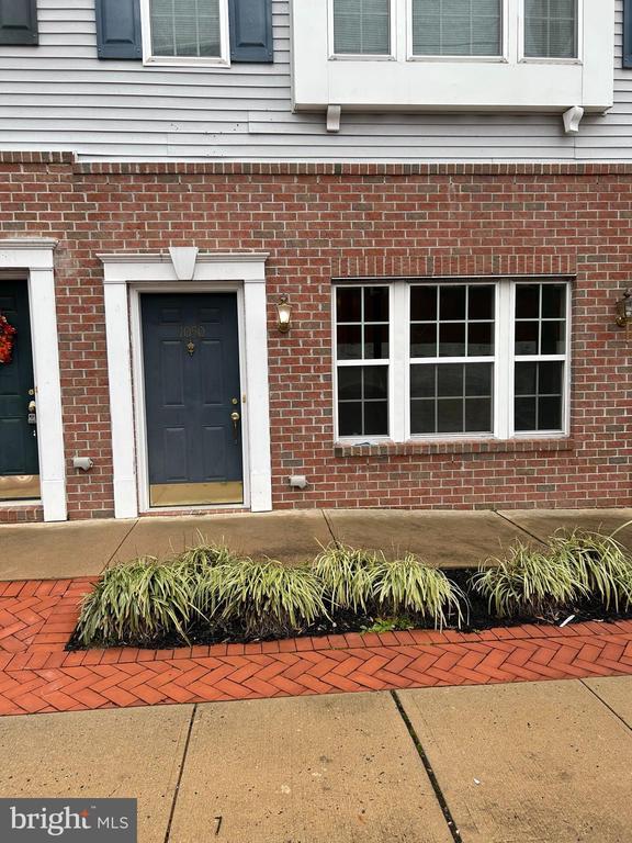 Building Photo - 1050 Lamberton St