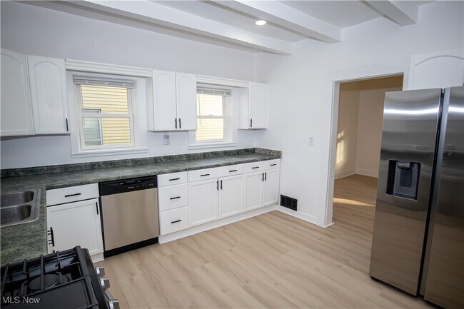 Building Photo - 12412 Sprecher Ave