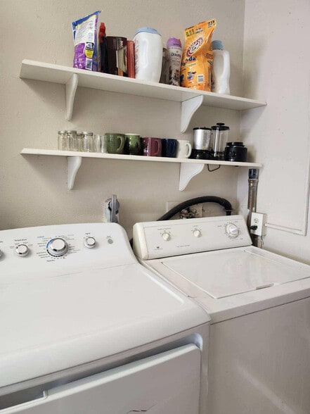 Building Photo - 116 N Church St