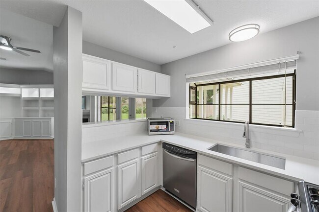 Building Photo - 6 Fiddlers Cove Pl