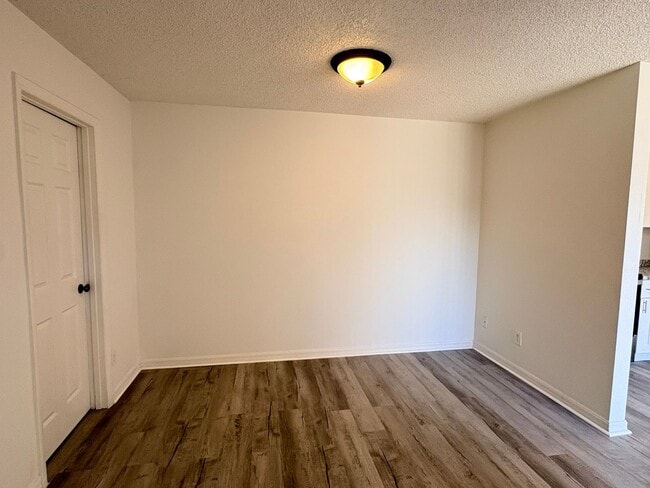 Building Photo - 5584 Malt Dr
