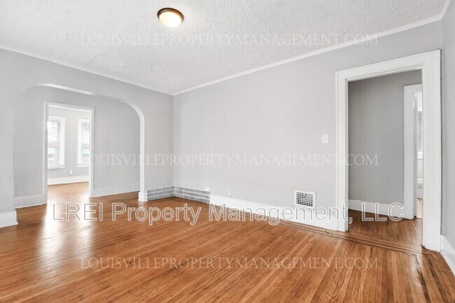 Building Photo - 664 Lindell Avenue - 2