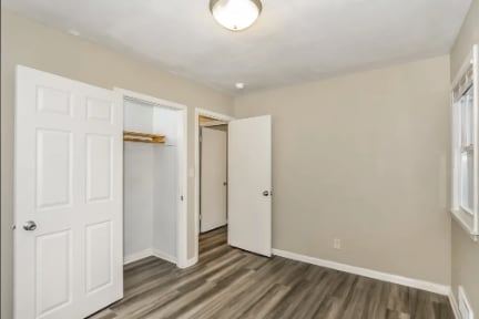 Building Photo - 4015 5th Ave S