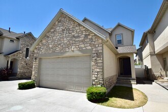 Building Photo - Great 4 Bedroom 3 Bath Home in South Jordan in Amazing HOA Community!