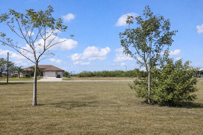 Building Photo - 2600 NW 4th Ave