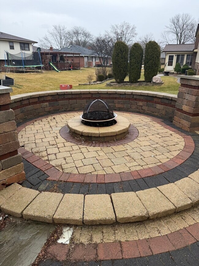 Building Photo - 1814 Holly Ave