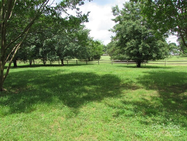 Building Photo - 10240 Rose Meadow Ln