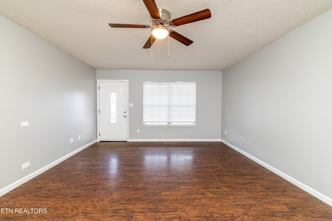 Building Photo - 2013 Paris Rd NW