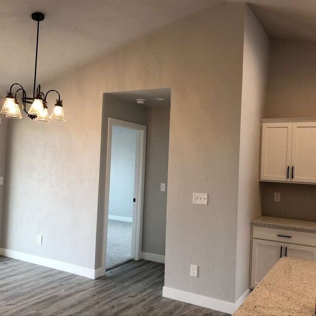 Building Photo - 449/451 Longwood Lane - 451