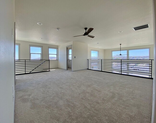 Building Photo - Stunning Southridge Rental with RV Garage & Luxury Finishes!