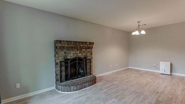 Building Photo - 3 Bedroom 1.5 Bath Home in Holly Court - Goose Creek