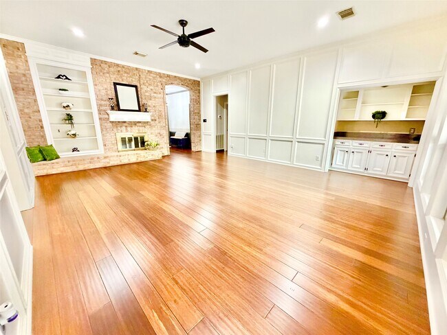 Building Photo - 18315 Forest Town Dr