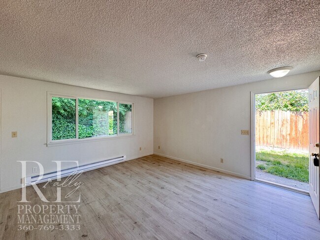 Building Photo - Refreshed 3-Bed Hefner Home with Private Lawn & Covered Parking