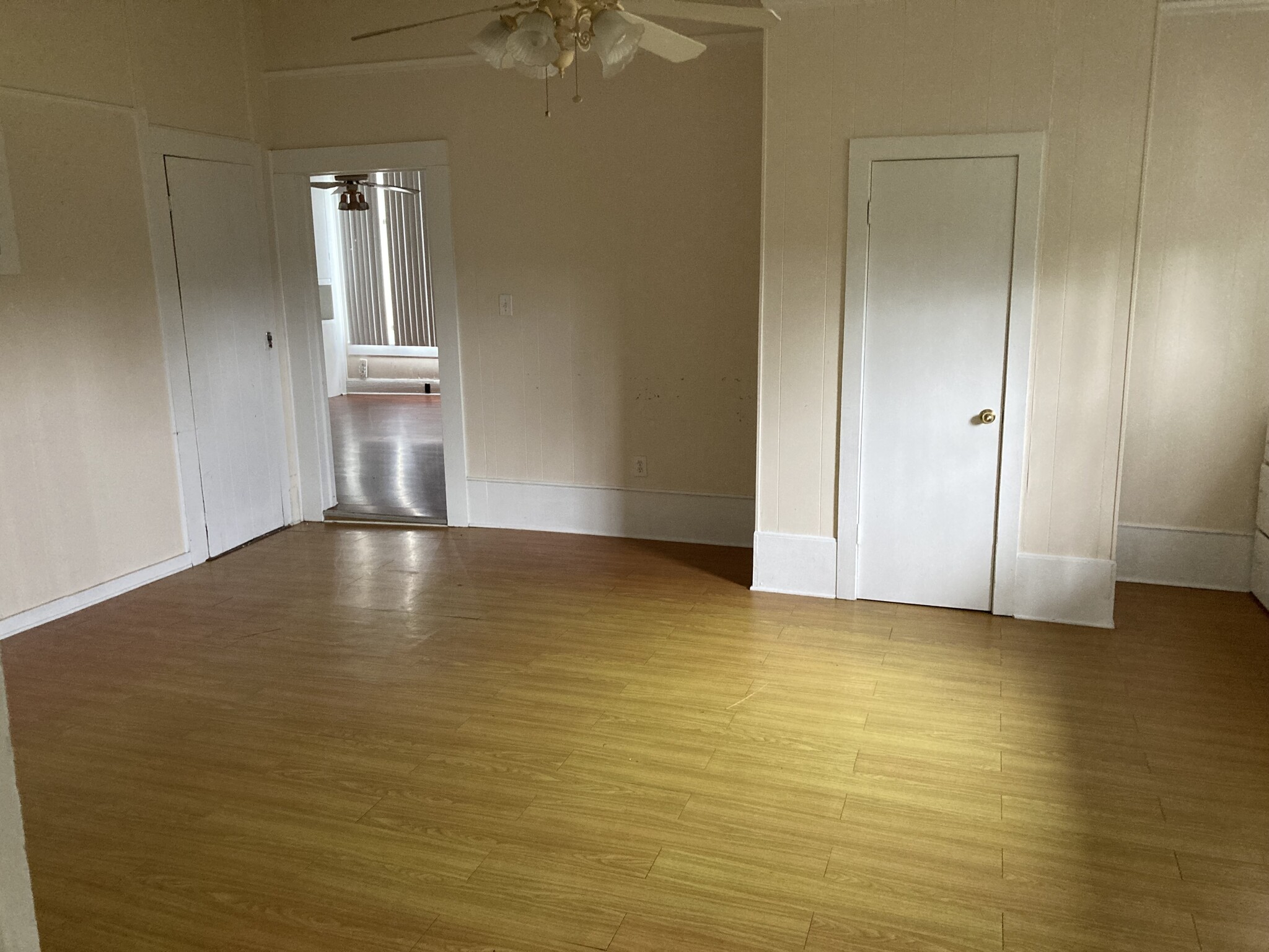 Dining Area - 730 E North Pl