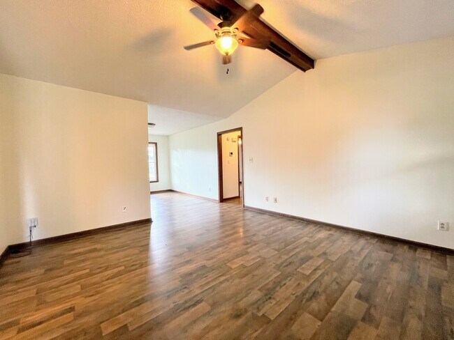 Building Photo - 112 Hazelwood Dr