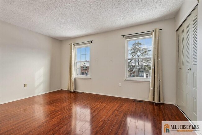 Building Photo - 8 Marsh Ct