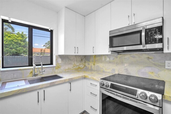 Building Photo - 3980 SW 121st Ave