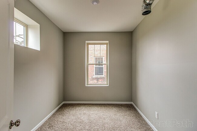 Building Photo - The Shirley