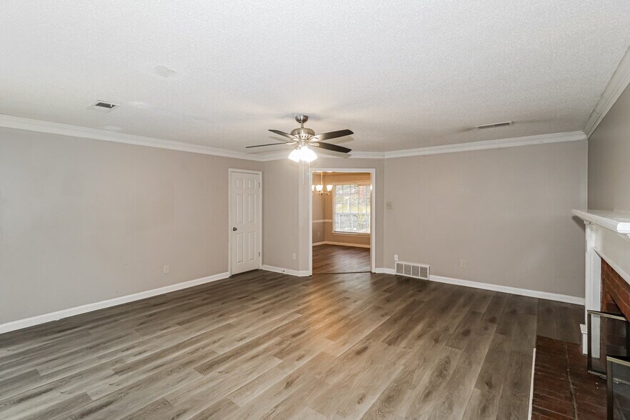 Building Photo - 329 Locust Grove Dr