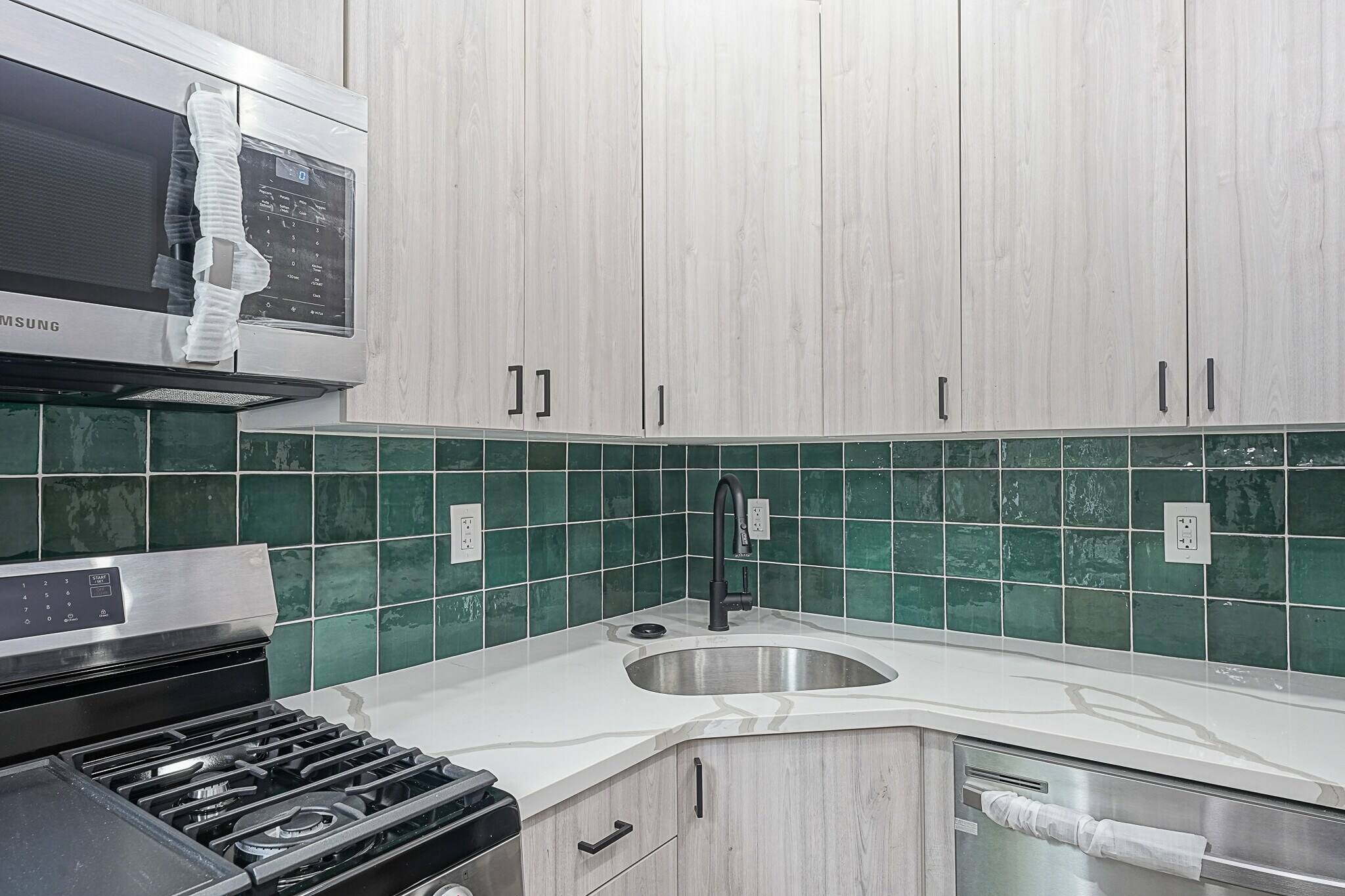 Building Photo - 5116 Delancey St
