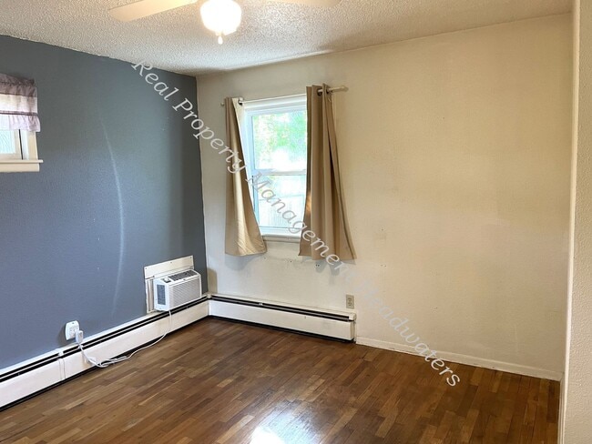 Building Photo - 3 Bedroom 2 Bath House for Rent - Pet Frie...