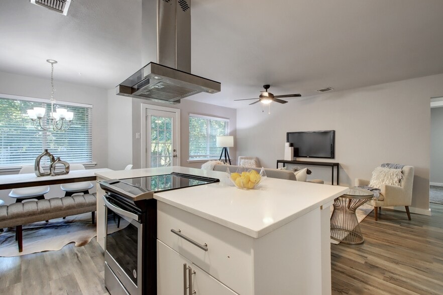 Building Photo - 3208 Northeast Dr