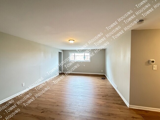 Building Photo - 132 Denrose Dr