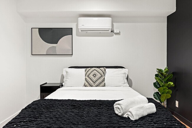 Building Photo - 10777 Ashton Ave