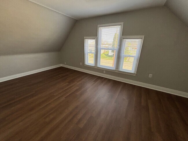 Building Photo - 3-bedroom, 1-bath house: $1050