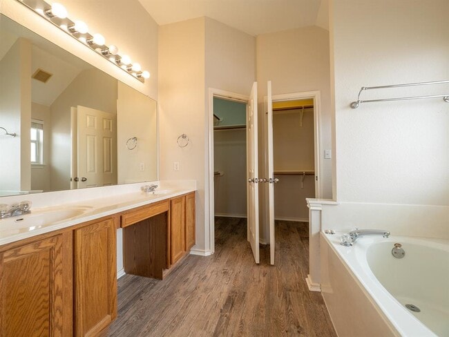 Building Photo - 1727 Rosenborough Ln S