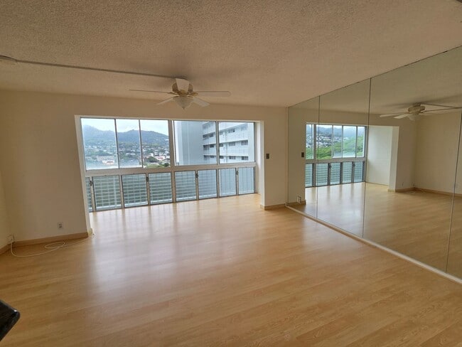 Building Photo - Conveniently located 1 bedroom, 1 bath & 1 parking in Punchbowl