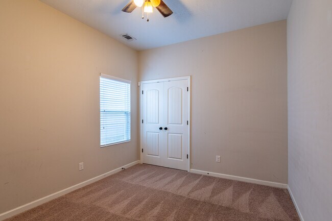 Building Photo - 3237 Alexandria Dr
