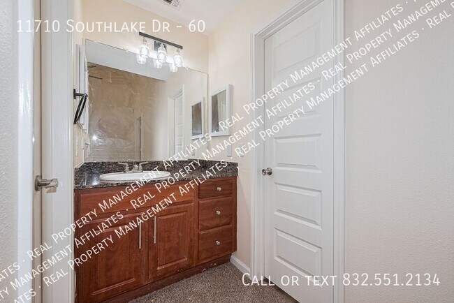 Building Photo - 11710 Southlake Dr