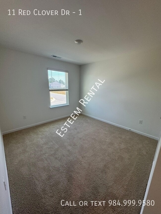 Building Photo - 11 Red Clover Dr