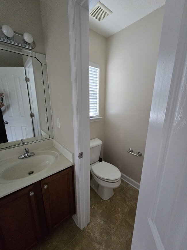 Building Photo - 2009 Breck Ave