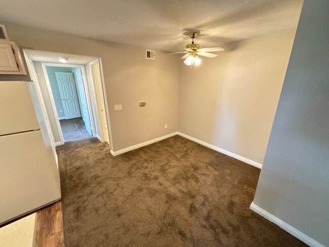 Building Photo - Cozy 1Bed/1Bath 2nd floor Condo in Henderson!