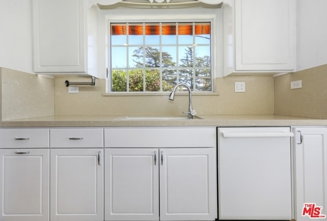 Building Photo - 2675 Glendower Ave