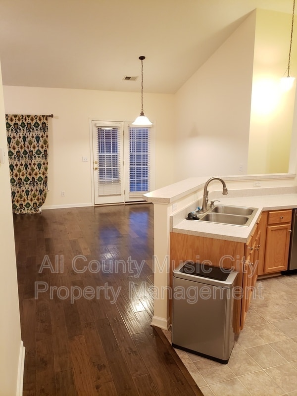Building Photo - 905 Weatherside Ct