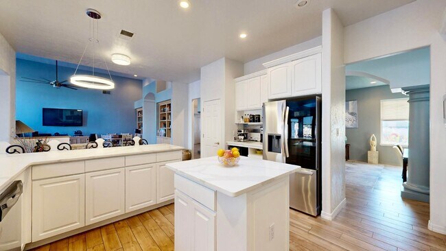 Building Photo - Move in Special Luxury 4 bedroom 4.5 bathr...