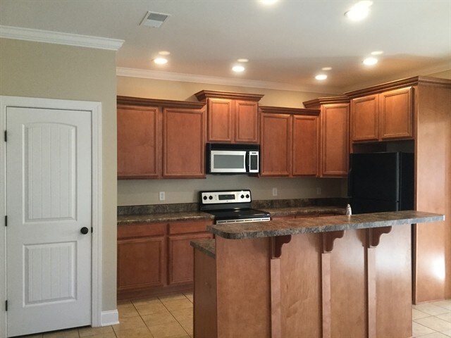 Building Photo - 5966 Armadale Dr